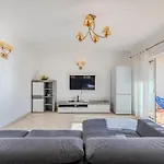 Semesterbostad Camelias Vip By Interhome